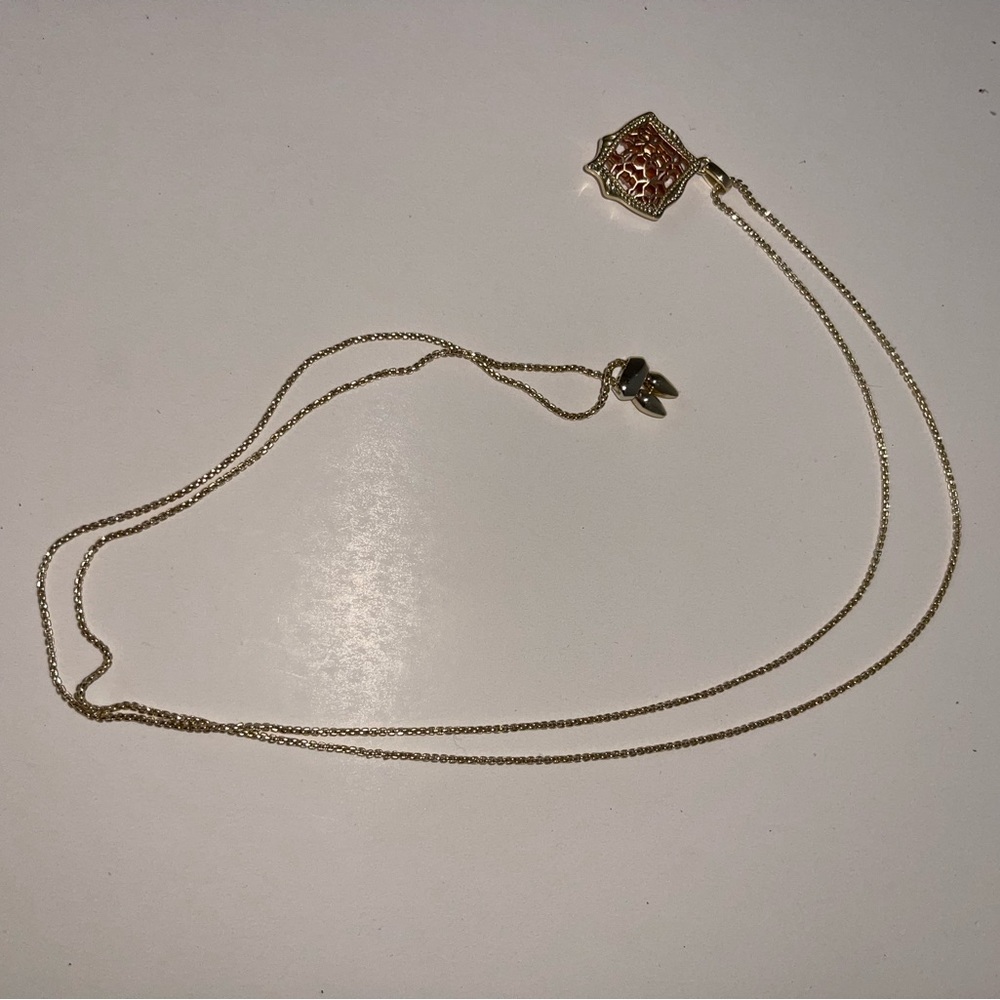 Kendra Scott necklace